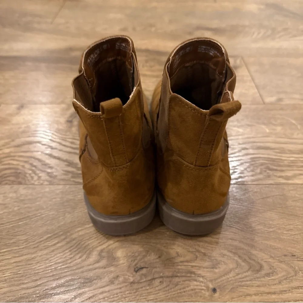 Gap Kids Girls Boots Size 4 Suede Ankle Boots Stretch Sides Tan Preppy